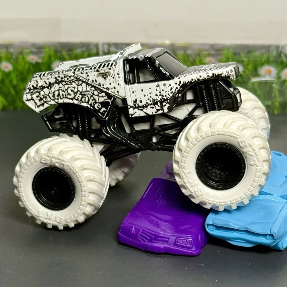 Rare! Chips 2021 Monster Jam Spin Master 1:64 Max Contrast Loose Earth Shaker